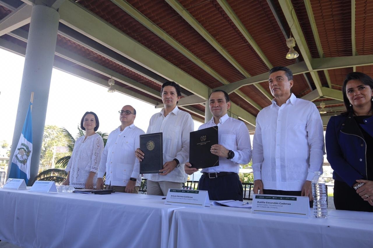 Las autoridades fiscales de Guatemala y México suscribieron en Ciudad Hidalgo el acuerdo de despacho conjunto aduanero que facilitará las operaciones en el servicio aduanero. (Foto Prensa Libre: Ministerio de Finanzas)