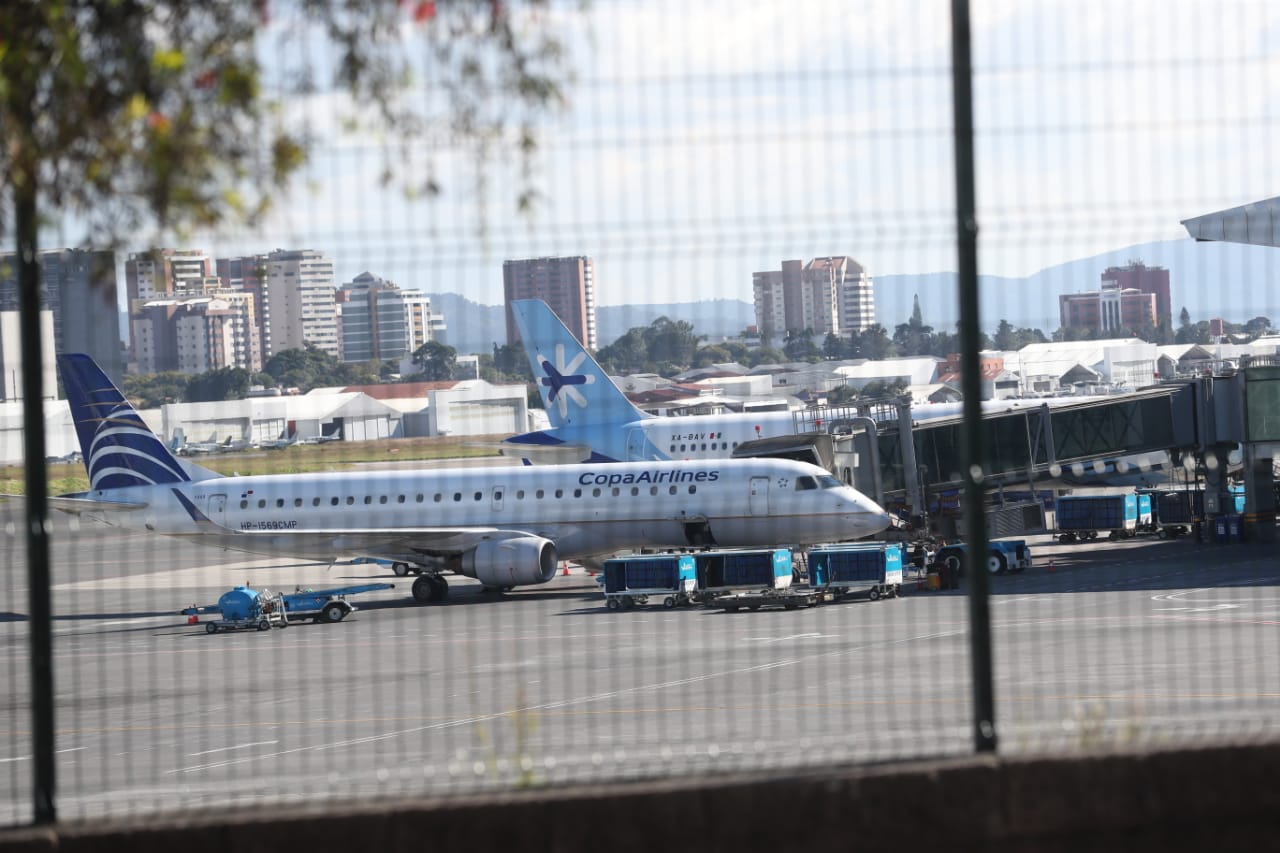 Este fin de semana vendrán dos vuelos de Estados Unidos con guatemaltecos que quedaron varados en aquel país. (Foto Prensa Libre: Érick Ávila).