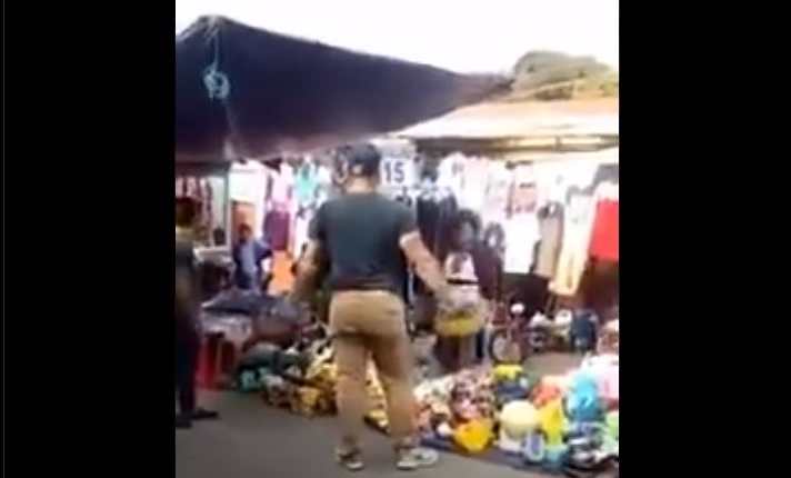 El Ministerio Público investiga este video para identificar a la persona que agredió a comerciantes. (Foto Prensa Libre: captura de pantalla)