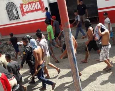 Contrabandistas causan destrozos en Tecún Umán y retienen a personal de la SAT y policías