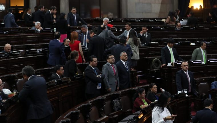Diputados aprobaron el presupuesto para la próxima legislatura. (Foto Prensa Libre: Érick Ávila)