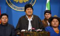 Presidente de Bolivia, Evo Morales, anuncia su renuncia por televisión. (Foto Prensa Libre: AFP)