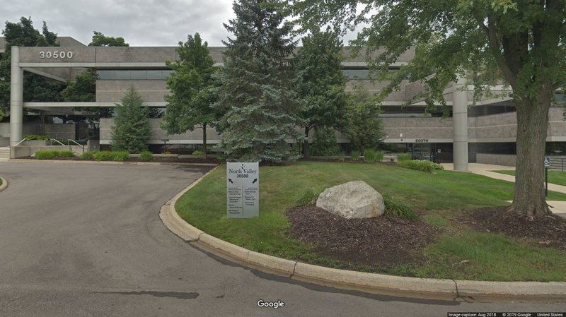 La Universidad de Farmington supuestamente usaba oficinas en este edificio de Michigan. (Foto Prensa Libre: Google Maps)