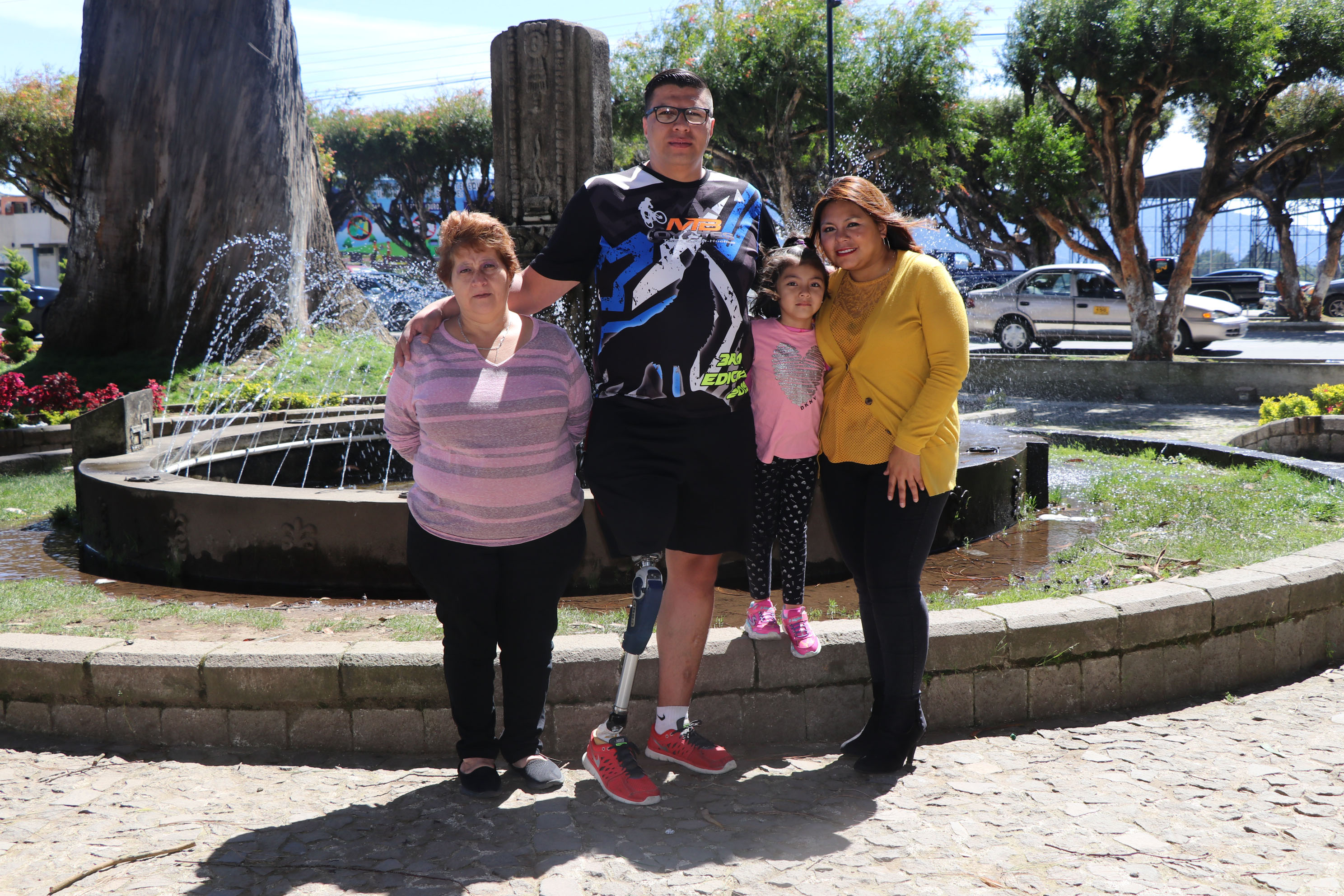 Jesús Ramírez y su familia intentan sobreponerse del terremoto del 7 de noviembre del 2012. (Foto Prensa Libre: Whitmer Barrera)