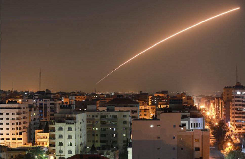 Uno de los misiles que forma parte del sistema anticohetes de la defensa israelí. (Foto Prensa Libre: AFP)
