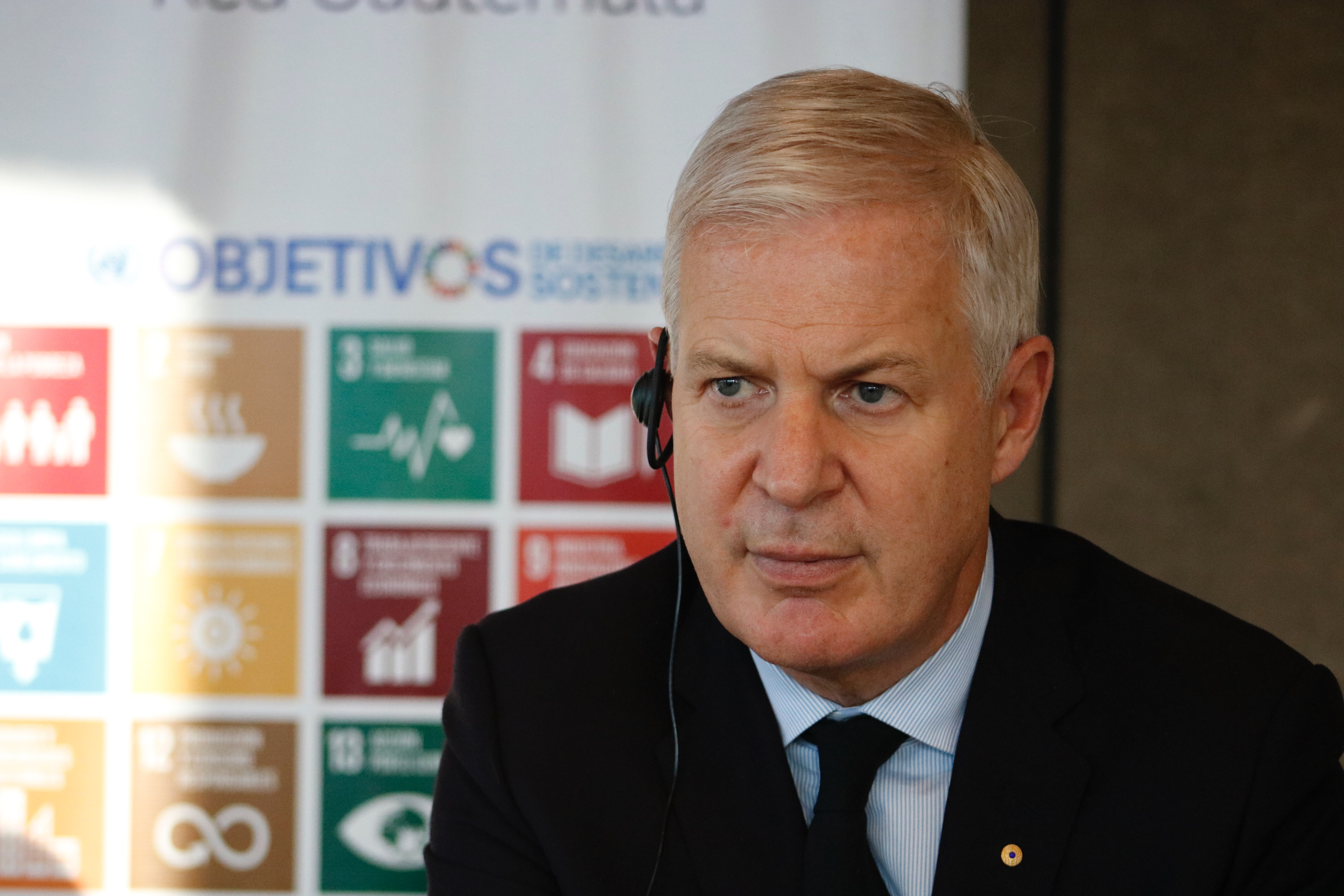 John W.H. Denton AO, secretario General de la Cámara de Comercio Internacional (ICC), estuvo en Guatemala y habló sobre la importancia del cumplimiento de los Objetivos de Desarrollo Sostenible (ODS), así como la importancia para llevar a cabo un diálogo nacional. (Foto Prensa Libre: Fernando Cabrera)