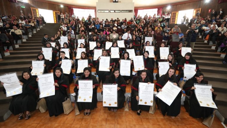 A partir del 2013 el Ministerio de Educación comenzó el programa de Formación Inicial Docente a nivel universitario. (Foto Prensa Libre: Hemeroteca PL)