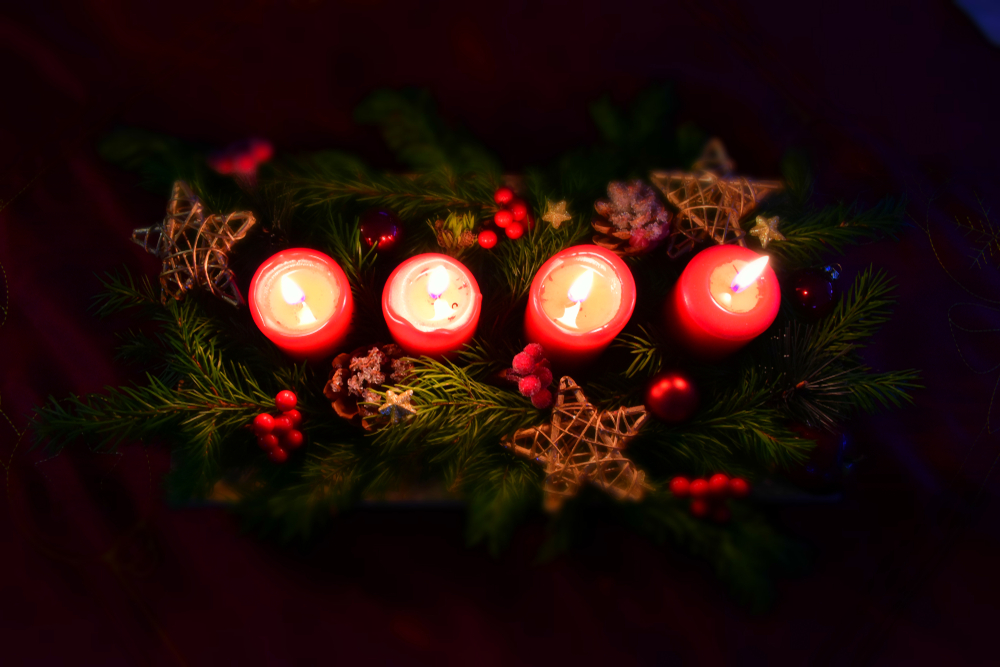 Ahora es más común que la corona de Adviento tome otras formas además de la circular. (Foto Prensa Libre: Shutterstock)