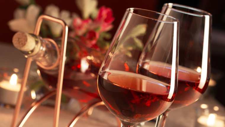 El vino rosado es en una excelente alternativa para los días calurosos o para combinar con recetas de sabores delicados. (Foto Prensa Libre: Servicios).