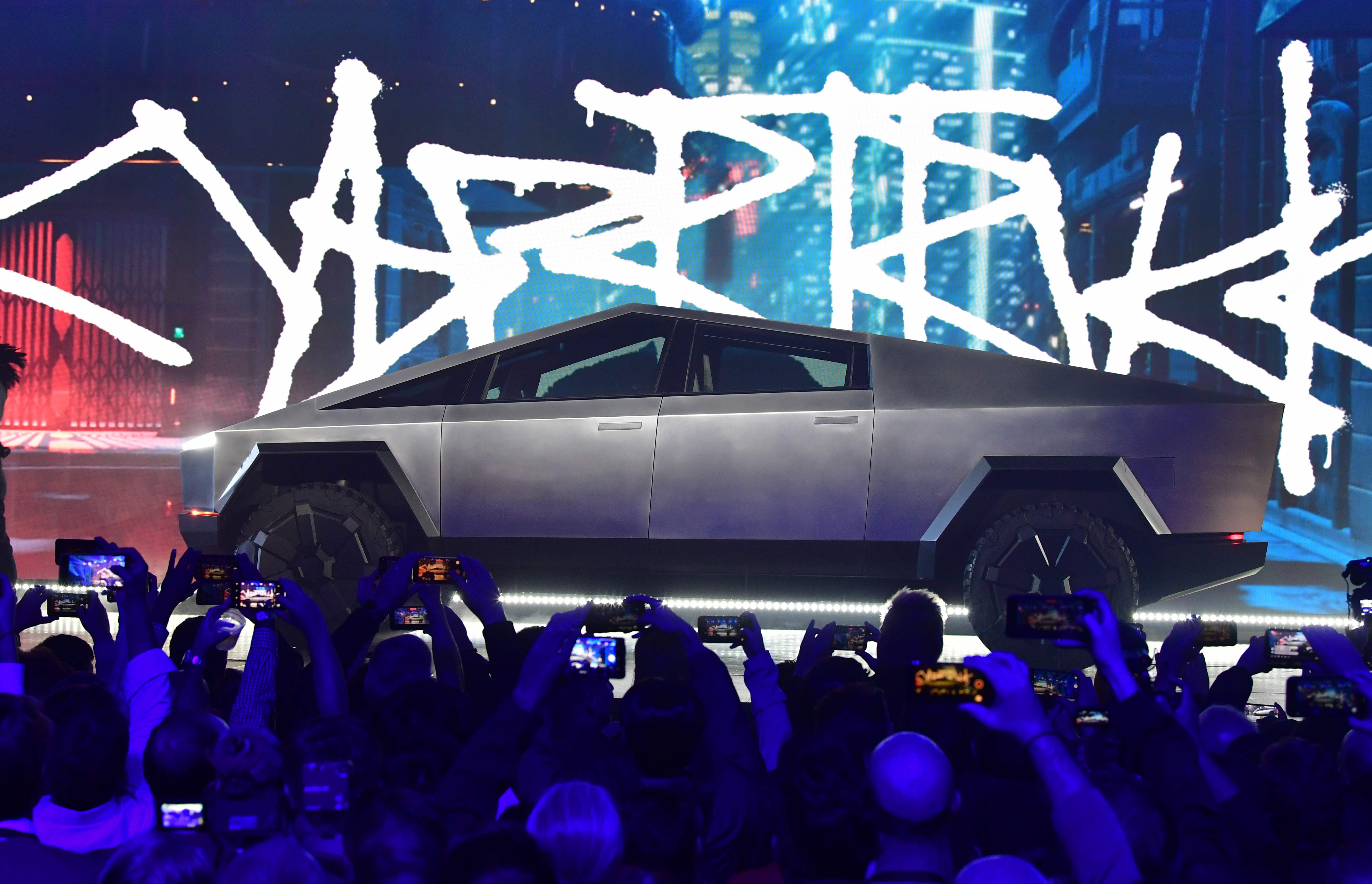 Tesla presenta "cybertruck", su famoso vehículo eléctrico. (Foto Prensa Libre: AFP)