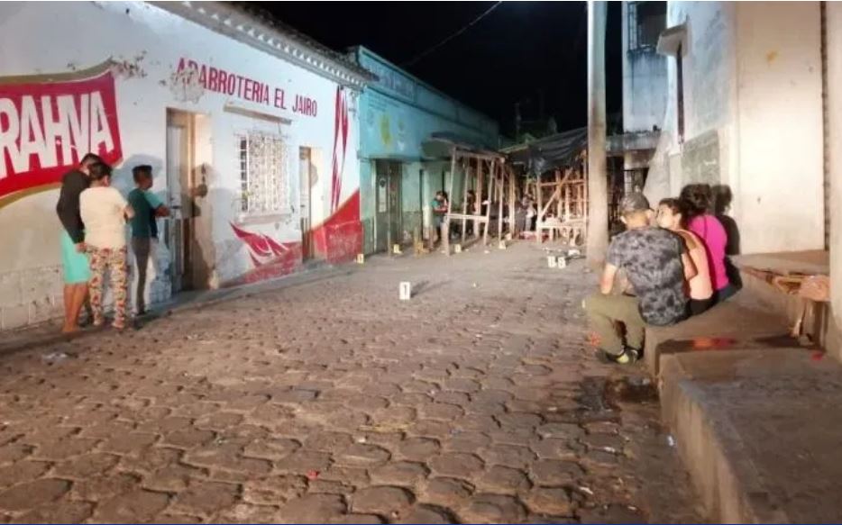 Cuatro personas murieron en los alrededores del mercado municipal de Zacapa. (Foto Prensa Libre: cortesía)