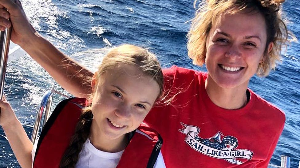 Nikki junto a Greta en medio del viaje por el Atlántico. (Foto: BBC)