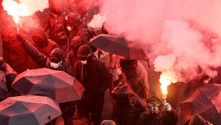 En medio de la huelga, hubo enfrentamientos entre manifestantes y fuerzas de seguridad en algunas ciudades francesas.
