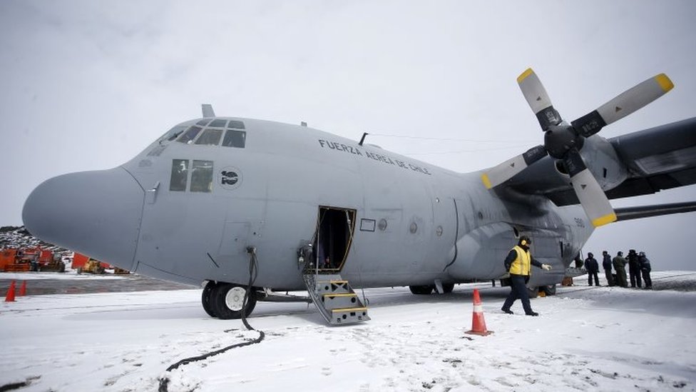 El avión Hércules C-130 de la Fuerza Aérea de Chile fue declarado como "siniestrado" por las autoridades. AFP