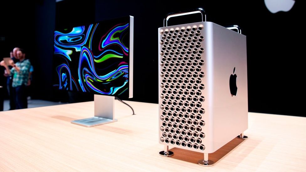 El paquete básico de la Mac Pro no incluye la pantalla Pro Display XDR, la cual cuesta lo mismo que el ordenador. (Foto Prensa Libre: Getty Images)