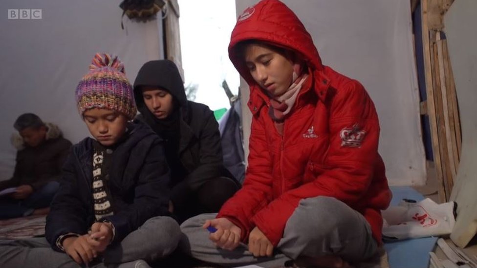Cada vez más niños se autolesionan e intentan suicidarse en el campamento de Moria, en la isla de Lesbos, Grecia. Foto: BBC