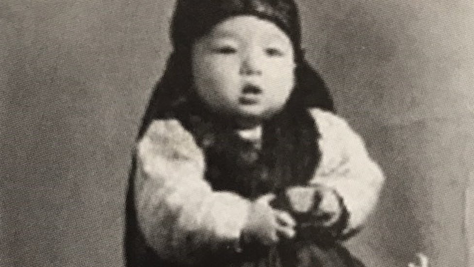 Lee Gyong-pil, que recibió el nombre de Kimchi 5, nació a bordo del buque de carga. LEE GYONG-PIL