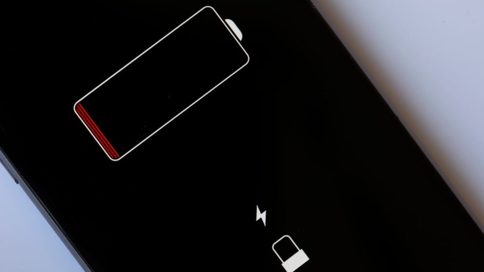 ¿Cuánto tardas en cargar completamente la batería de tu celular? (Foto Prensa Libre: Getty Images)