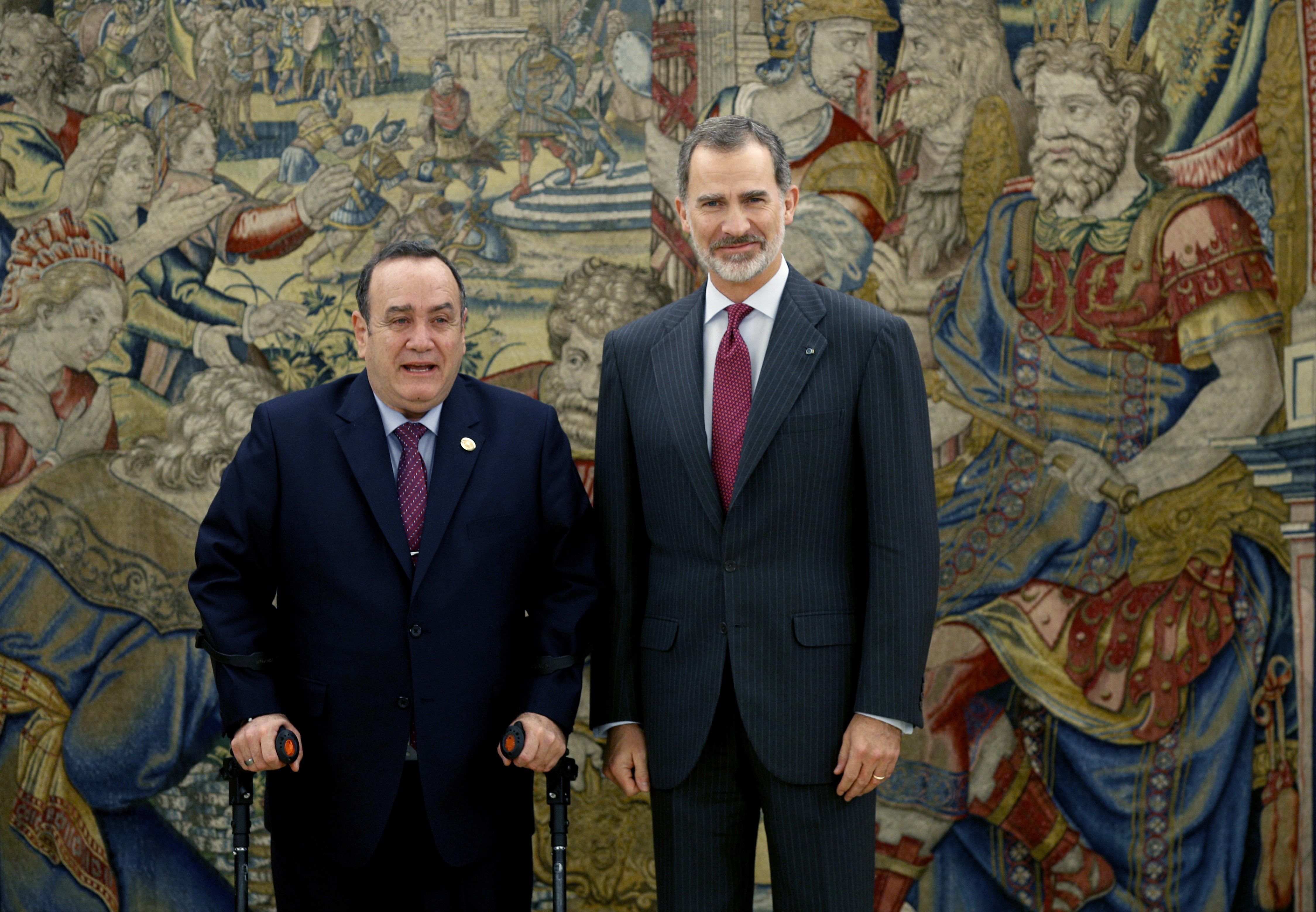 El rey Felipe VI recibe en audiencia al presidente electo de Guatemala, Alejandro Giammattei. (Foto Prensa Libre: EFE)