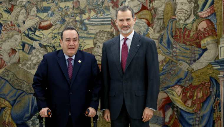 El rey Felipe VI recibe en audiencia al presidente electo de Guatemala, Alejandro Giammattei. (Foto Prensa Libre: EFE)