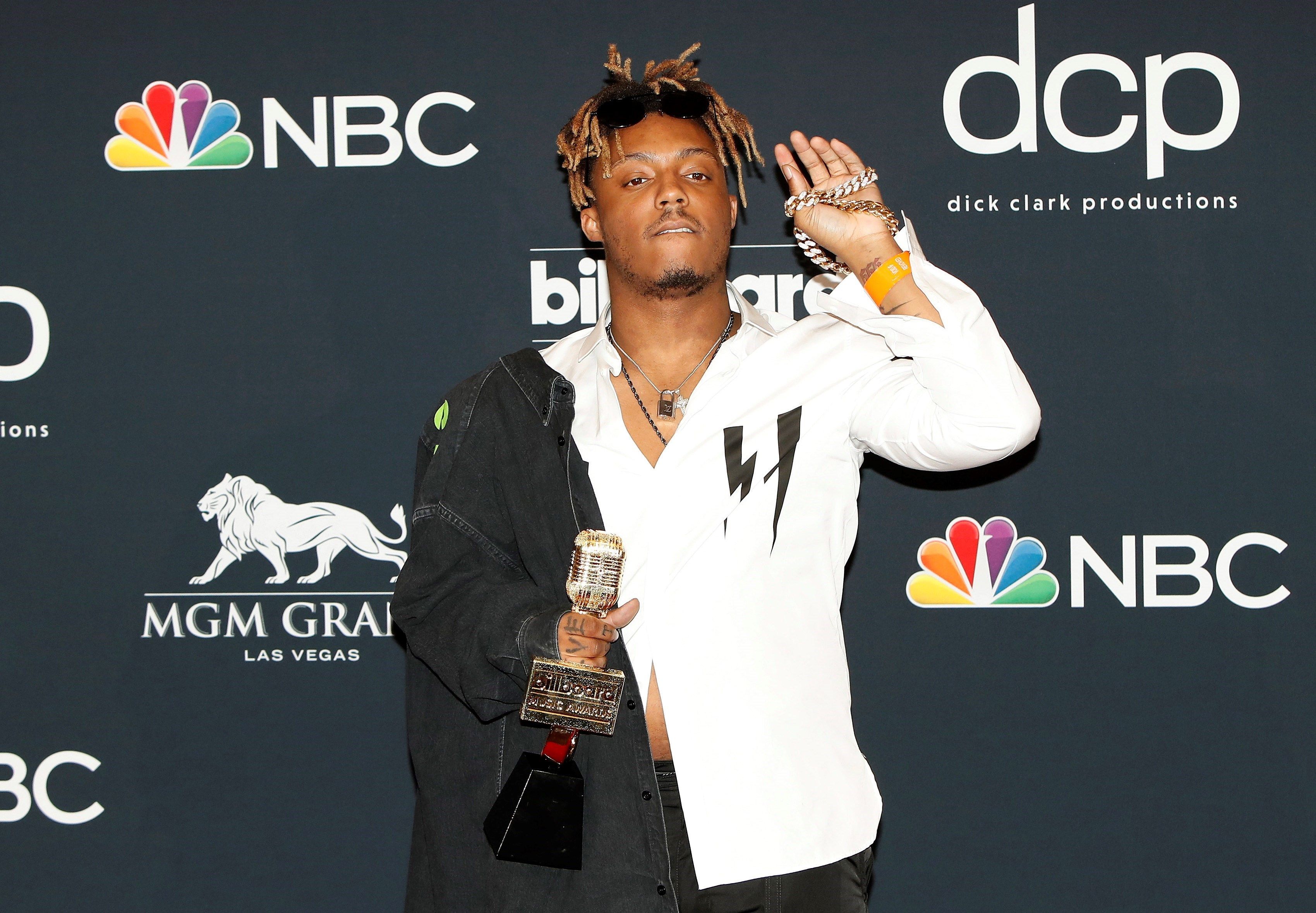 El rapero Juice Wrld durante la ceremonia de entrega de los premios Billboard Music Awards, en Las Vegas, Nevada (Estados Unidos). Juice Wrld, cuyo nombre real era Jarad Anthony Higgins, murió este domingo 8 de diciembre de 2019, a los 21 años, después de haber sufrido una "emergencia médica" en el aeropuerto internacional Midway, en Chicago (Illinois, EE.UU.), informaron las autoridades locales. (Foto Prensa Libre: EFE)
