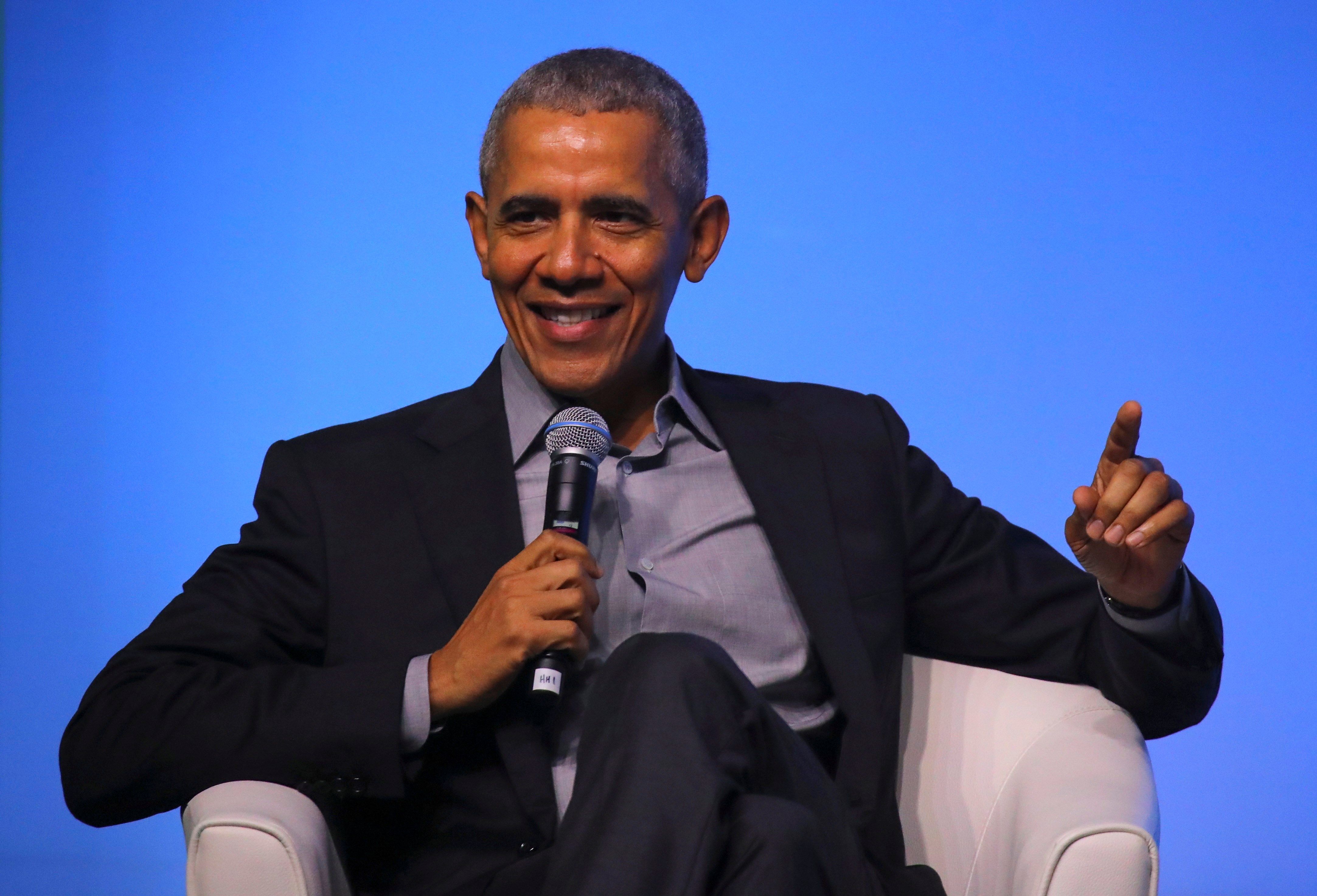 El ex presidente estadounidense Barack Obama habla en el escenario en un evento de la Fundación Obama en Kuala Lumpur, Malasia, el 13 de diciembre de 2019.  (Foto Prensa Libre: EFE)
