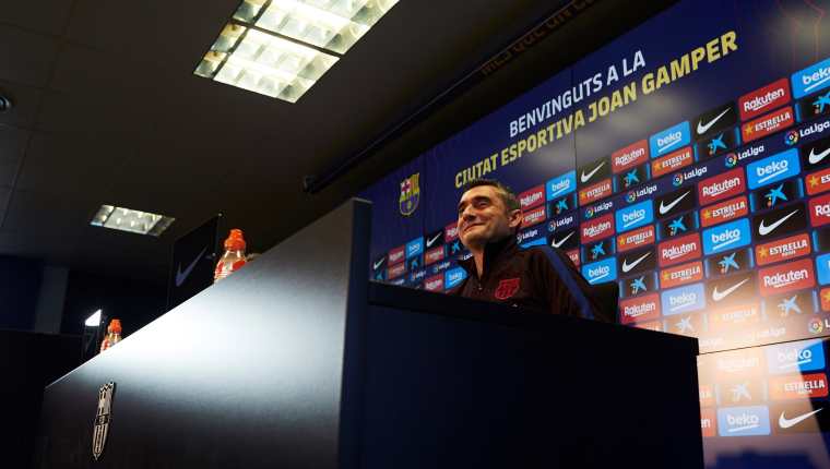 El entrenador del FC Barcelona, Ernesto Valverde, durante la rueda de prensa previo al partido frente a la Real Sociedad. (Foto Prensa Libre: EFE)