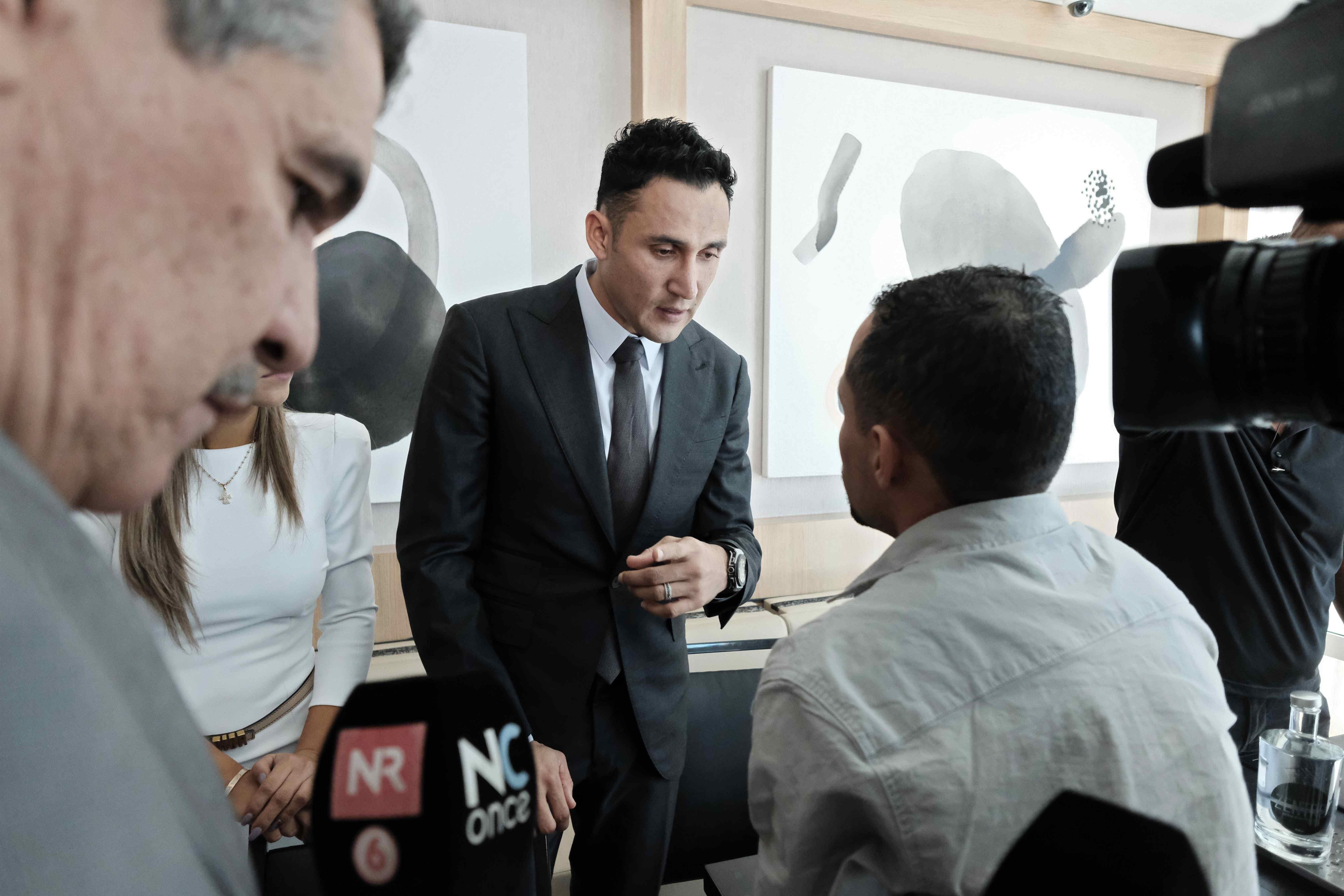 El portero costarricense del París Saint Germain, Keylor Navas, asiste a la inauguración de su Fundación Tiempos de Esperanza en San José, Costa Rica. (Foto Prensa Libre: EFE)