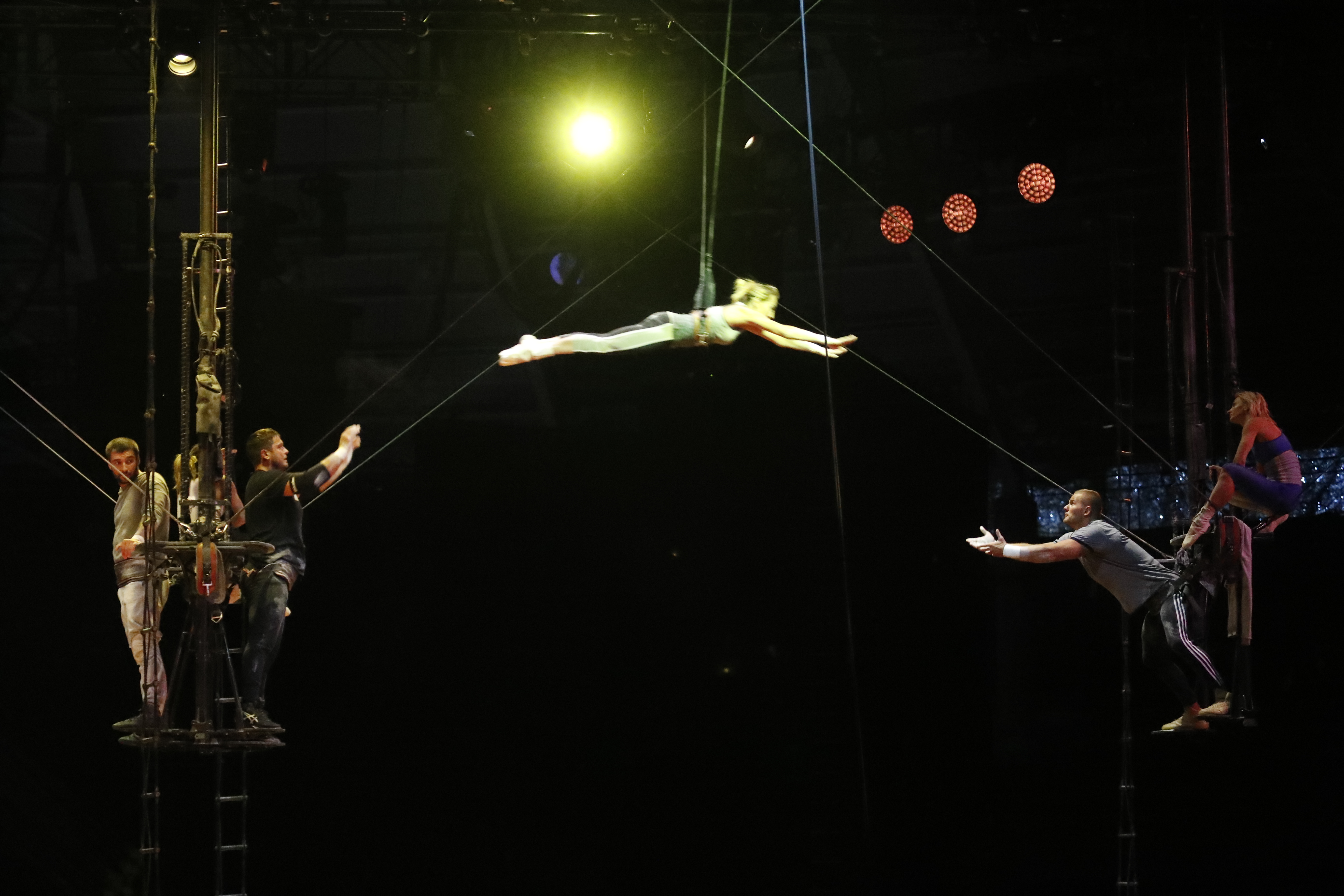 Un equipo de cien personas del Cirque du Soleil vino a Guatemala para presentar la historia sobre una comunidad de insectos que recibe a un nuevo integrante. (Foto Prensa Libre: Esbin Garcia)