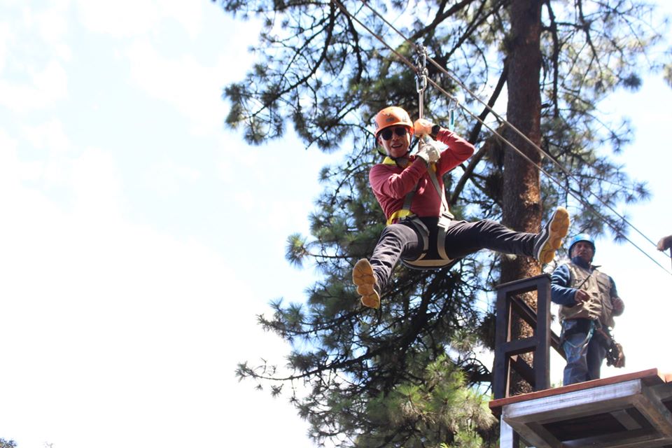 El parque municipal El Astillero en San Marcos habilitó un área para la  practicar de canopy. (Foto Prensa Libre: Cortesía) 