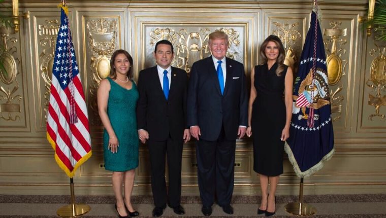 Jimmy Morales y Donald Trump se reunirán este martes 17 de diciembre en la Casa Blanca. La fotografía fue tomada en septiembre de 2017. (Foto Prensa Libre: Hemeroteca)