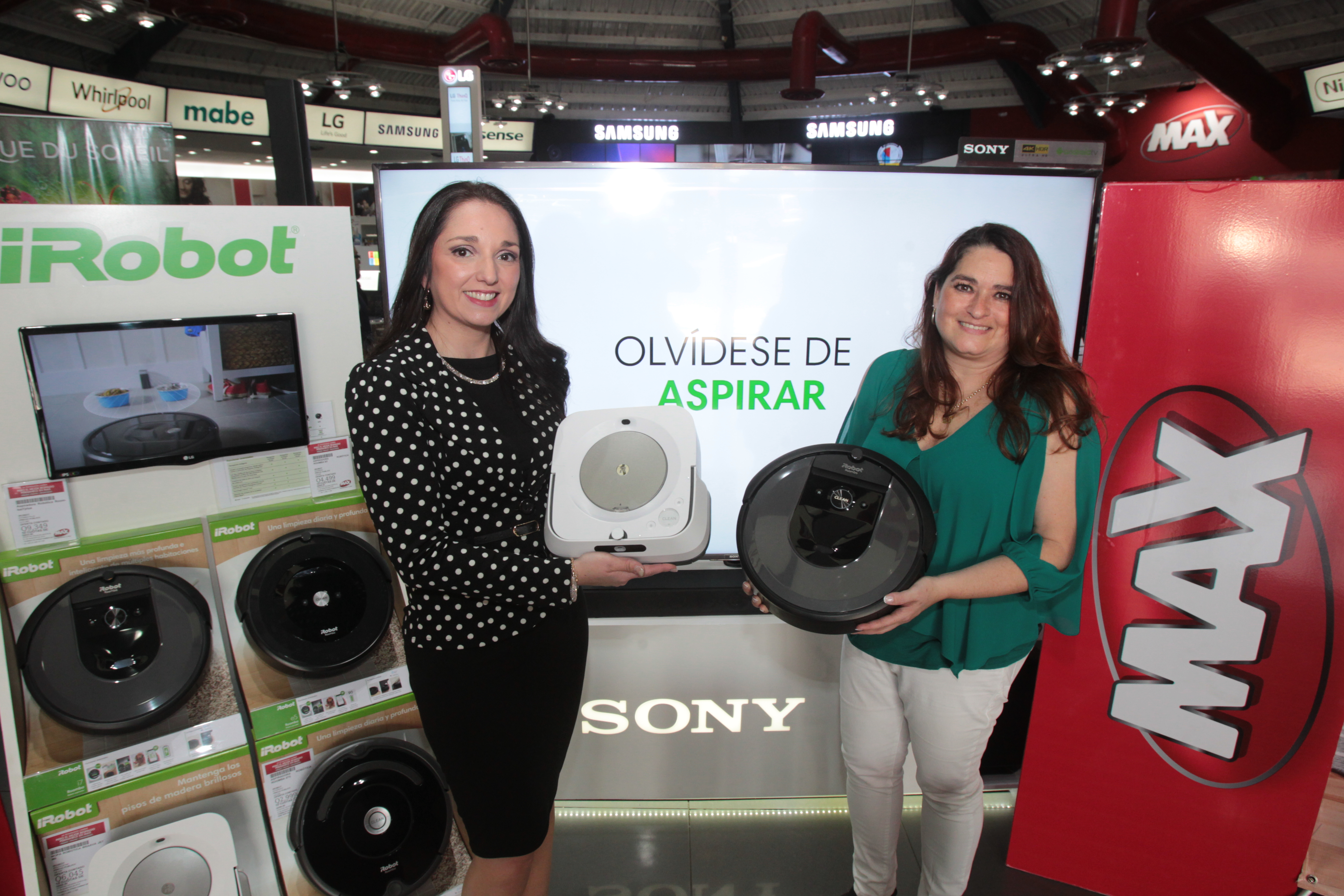 Los nuevos robots barredores y trapeadores de iRobot ya están disponibles en Tiendas Max. (Foto Prensa Libre: Norvin Mendoza)
