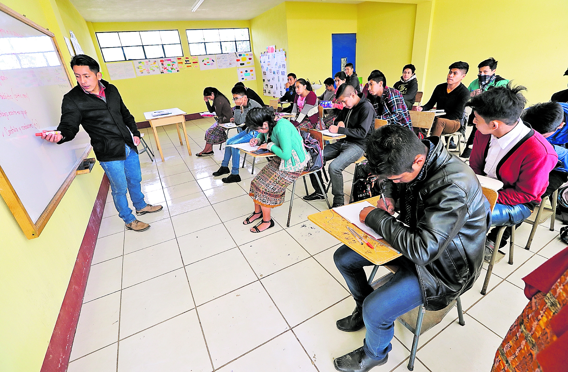 Los maestros que optaron a plazas 011 impartirán clases en escuelas de todo el país. (Foto: Hemeroteca PL)