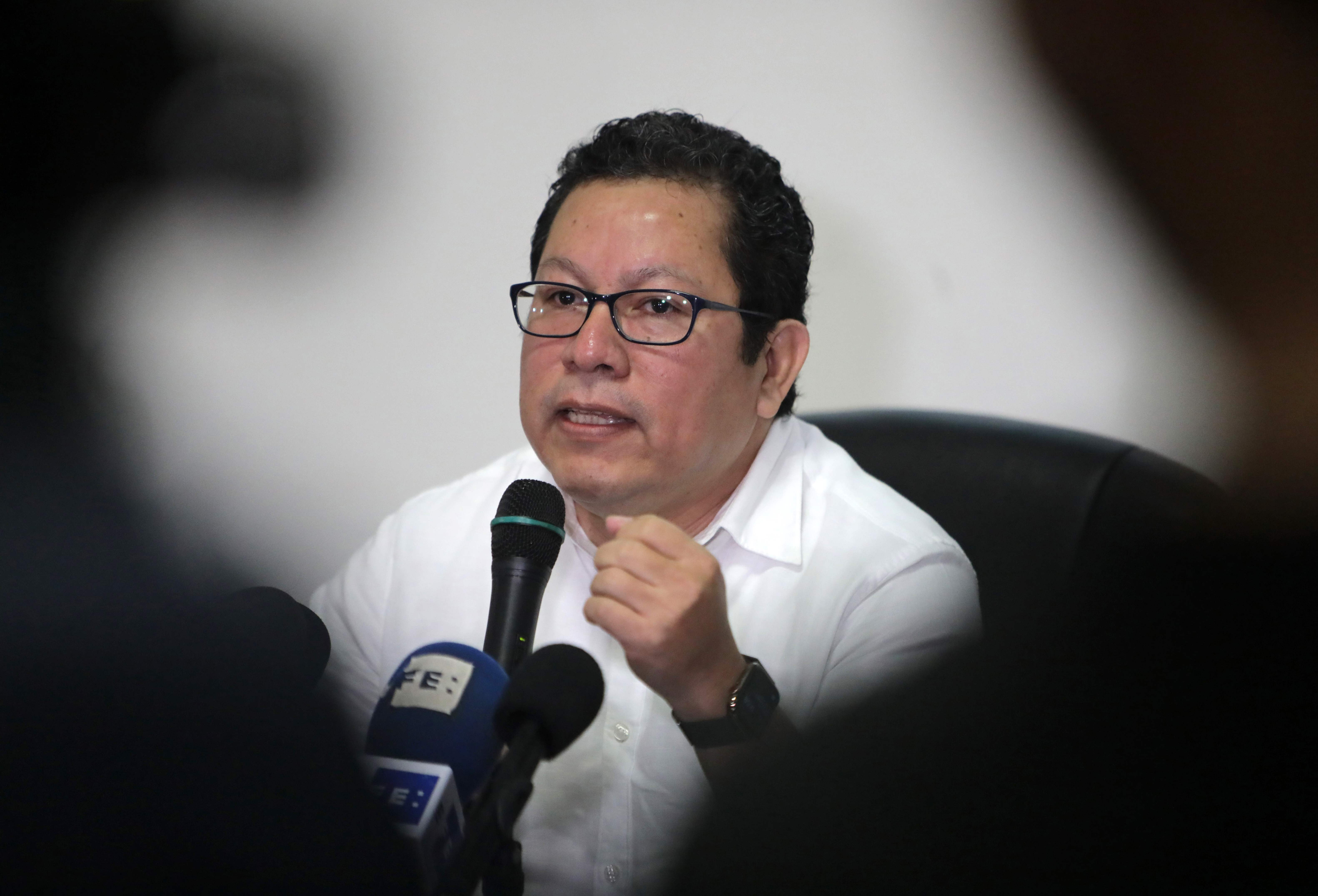 Miguel Mora  en una conferencia de prensa en Managua, en 2019. (Foto Prensa Libre: AFP)