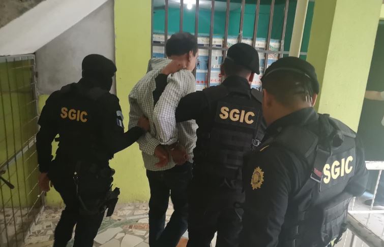 René Gilberto Reynosa Alegría, alcalde de Las Cruces, es detenido por la muerte de un concejal. (Foto Prensa Libre: Mingob). 