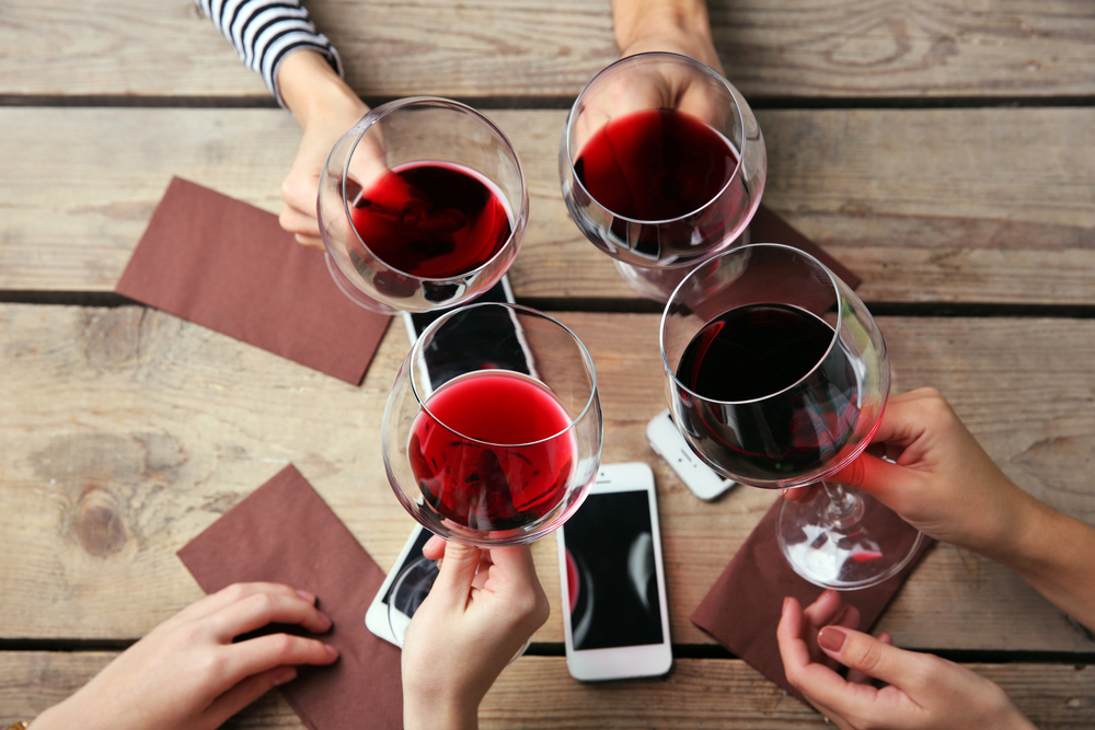 Este nuevo año aprenda de vinos y maridaje con estas aplicaciones. (Foto Prensa  Libre: Shutterstock)