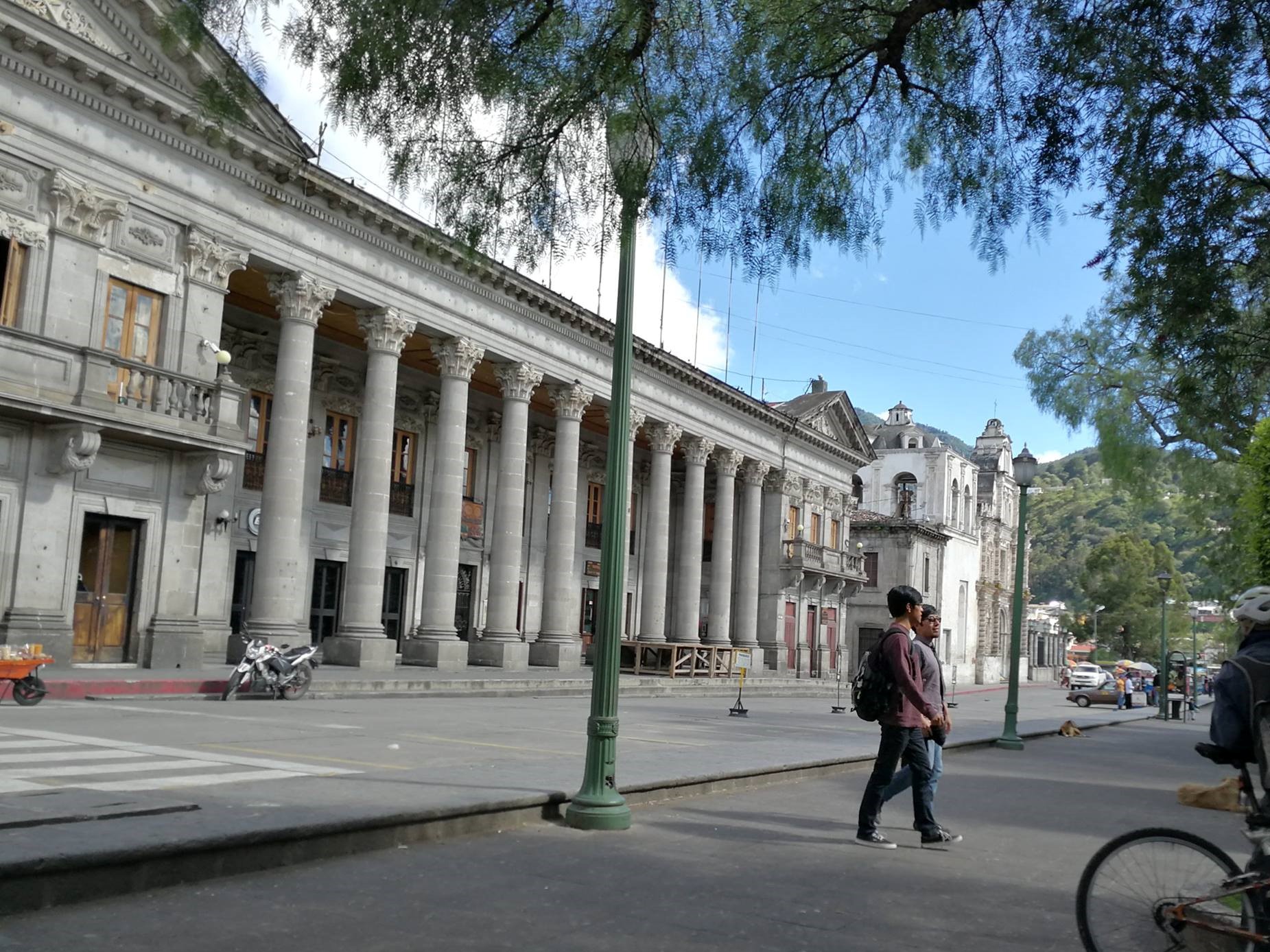 Los servicios en la municipalidad de Quetzaltenango quedarán suspendidos el 31 de diciembre y 1 de enero. (Foto Prensa Libre: Raúl Juárez)