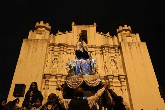 El sábado por la tarde la Virgen de la Inmaculada Concepción salió de la ermita en el Cerrito del Carmen. Foto Prensa Libre: Óscar Rivas