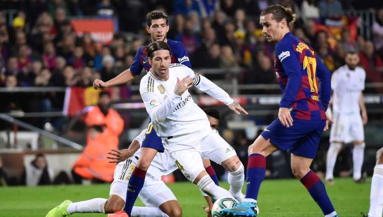 El Real Madrid y el Barcelona continuarán su lucha en La Liga (Foto Prensa Libre: AFP)