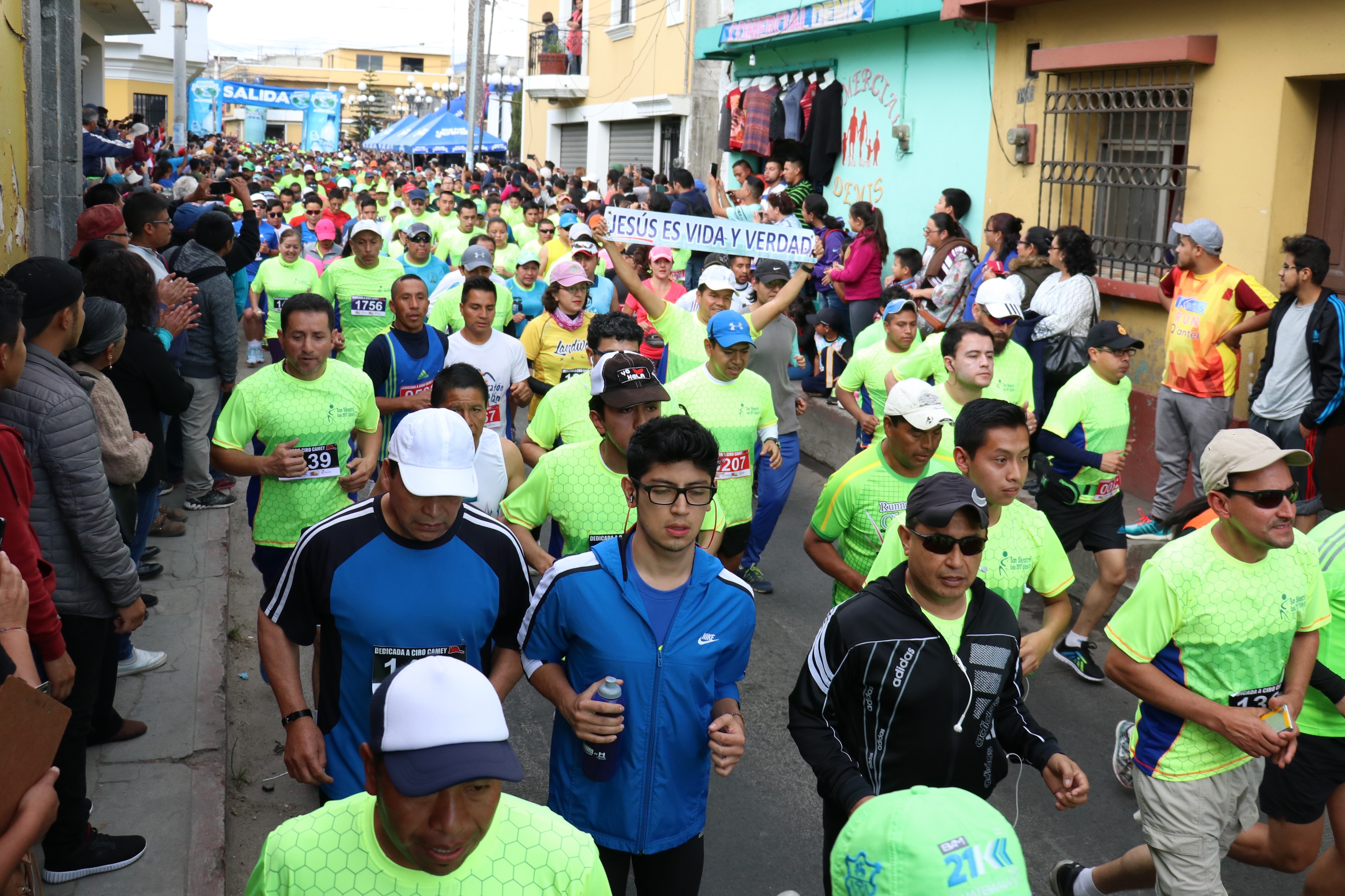 Desde el 2017 la carrera atlética más antigua de Quetzaltenango se corre en Salcajá. Donde participan unos 2 mil corredores. (Foto Prensa Libre: Raúl Juárez)