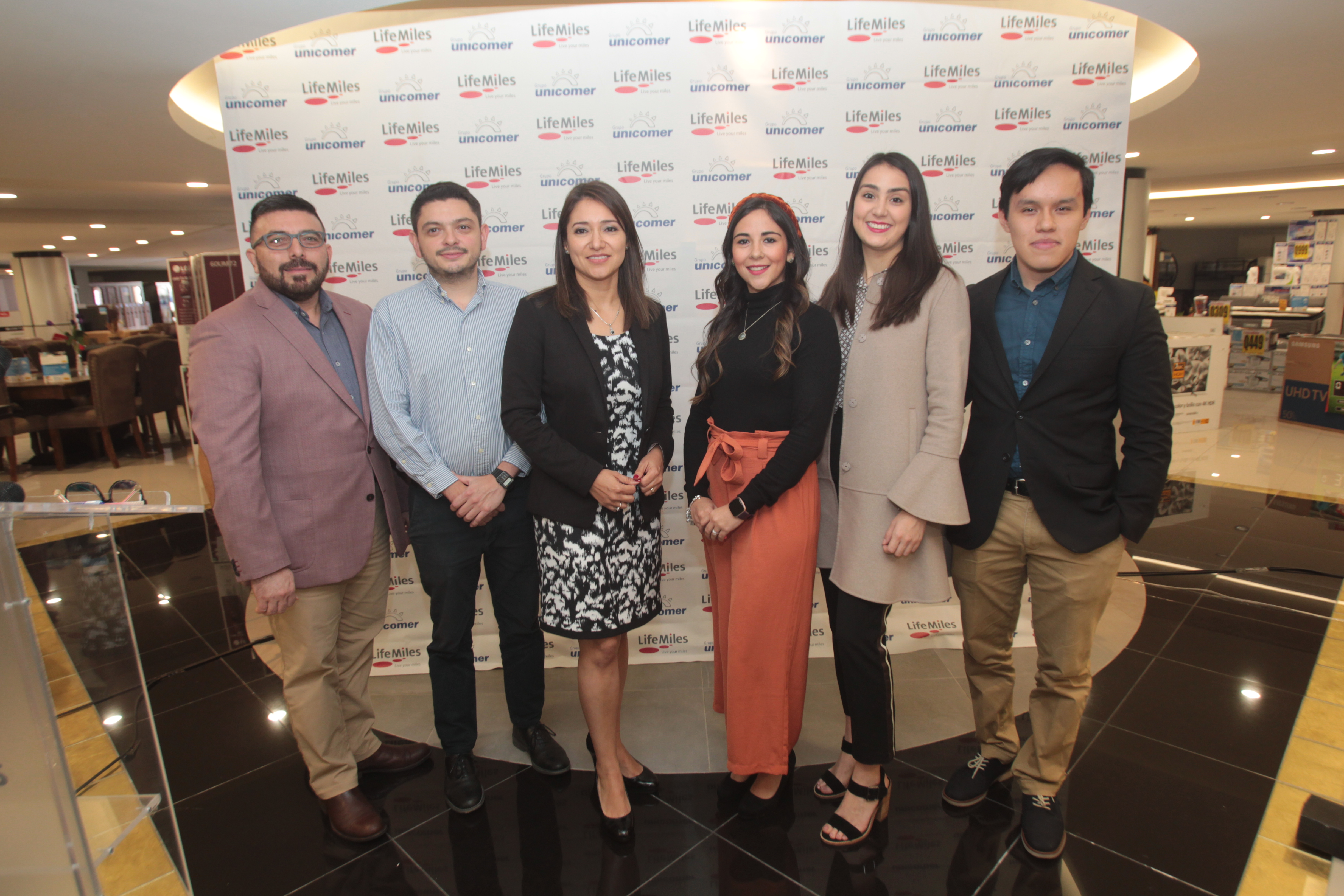 Ejecutivos de Grupo Unicomer y LifeMiles dieron a conocer la alianza entre ambas empresas. Foto Prensa Libre: Norvin Mendoza