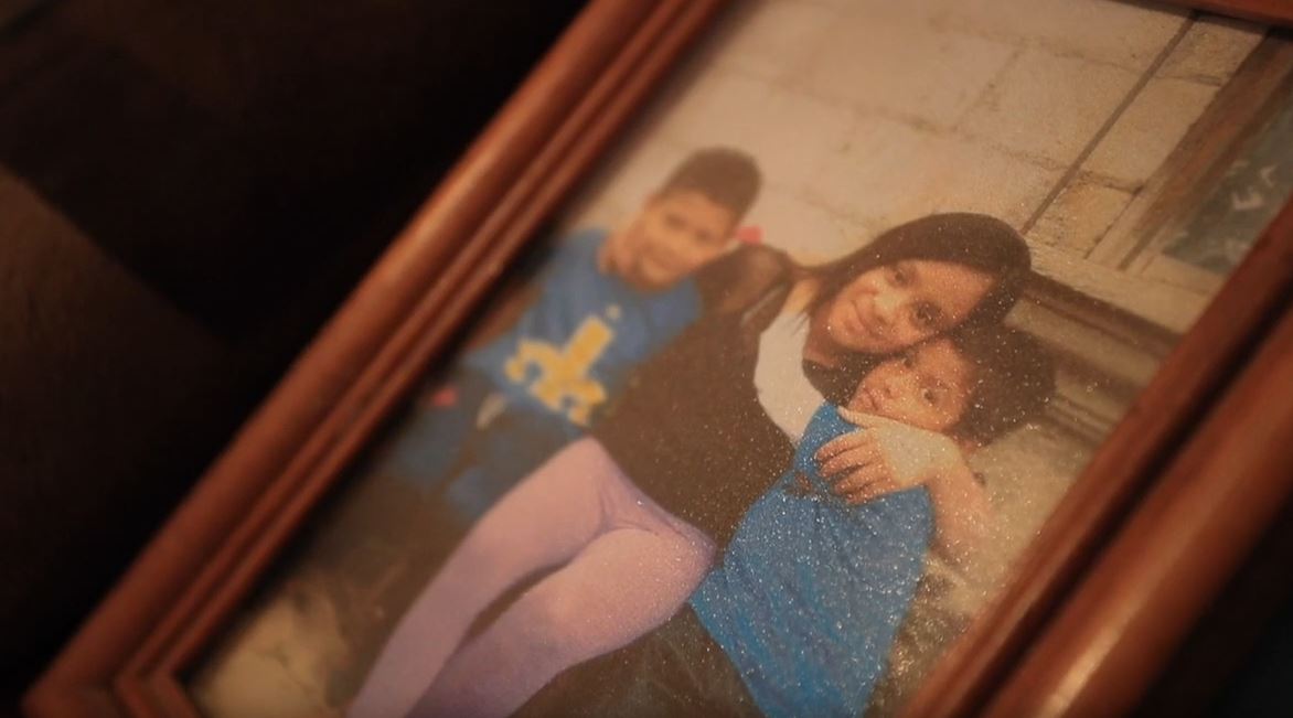 La familia Elgi Gómez sufrió la pérdida de dos sobrinos. (Foto Prensa Libre: Carlos Hernández)