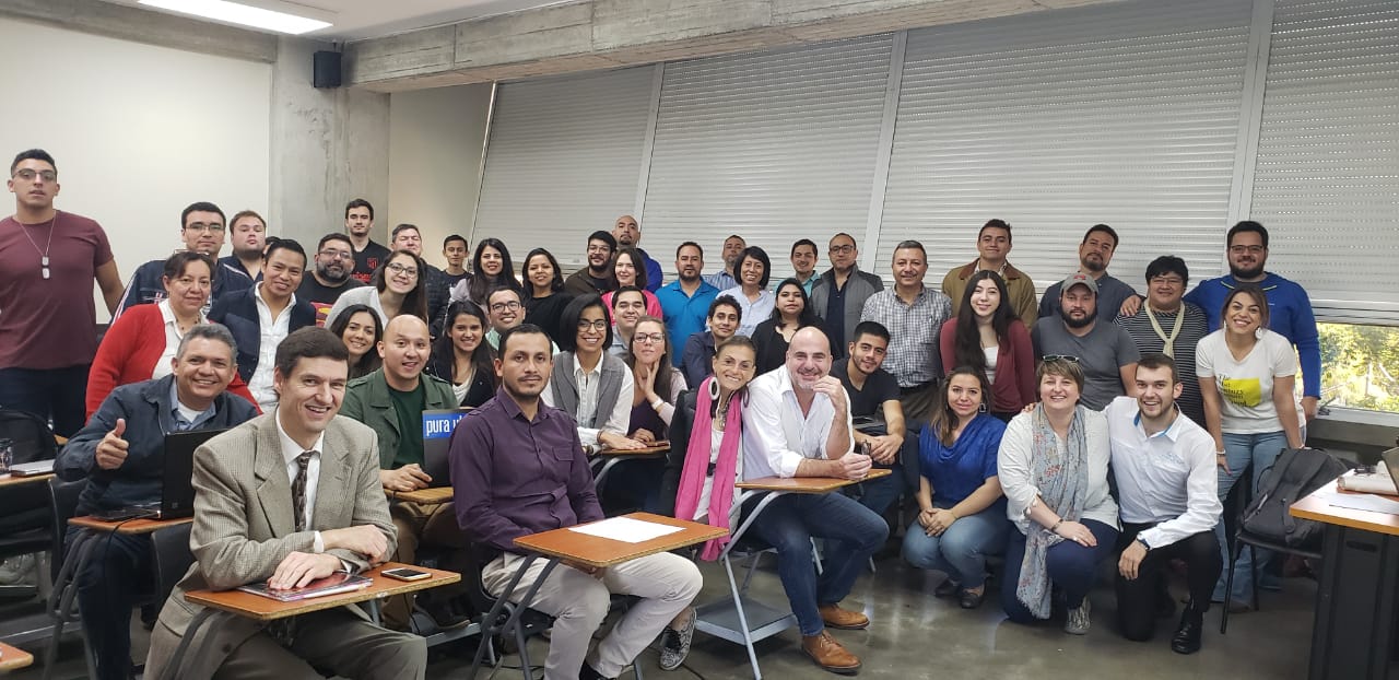 Más de 50 emprendedores guatemaltecos formaron parte del programa Empréndete Guate 2019. (Foto Prensa Libre: Cortesía)