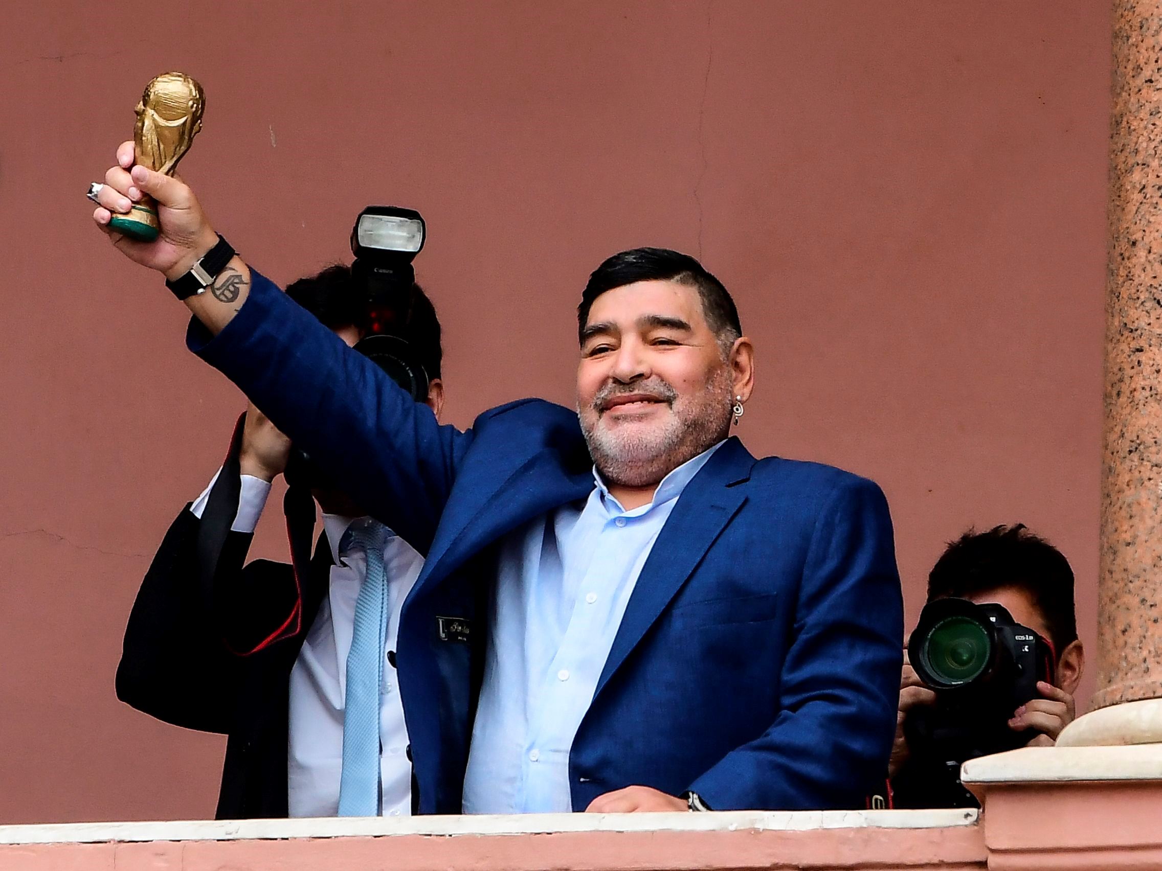 Diego Maradona es entrenador del club Gimnasia y Esgrima La Plata (Foto Prensa Libre: AFP)