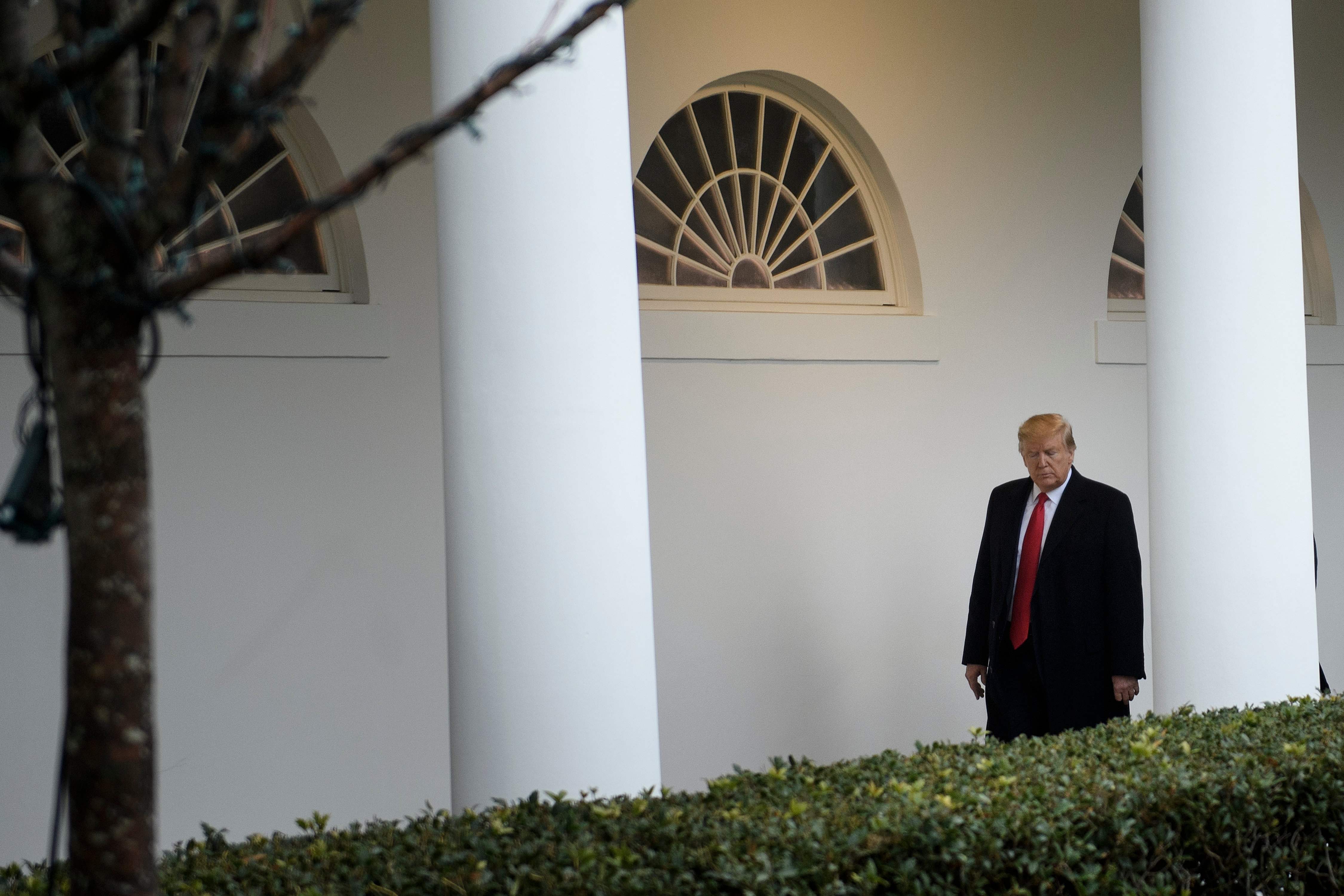 Donald Trump en la Casa Blanca el 17 de diciembre. Hoy no se le ha visto. (Foto Prensa Libre: AFP)