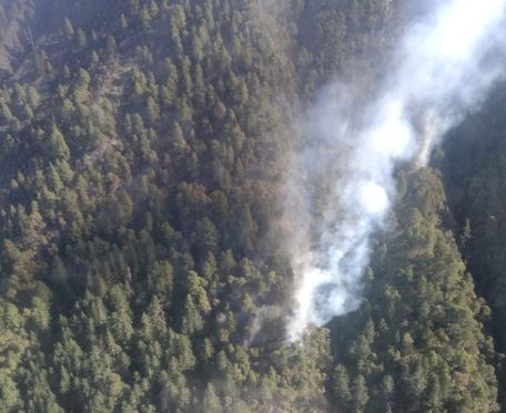El fuego avanza en las faldas del Volcán Tajumulco. (Foto Prensa Libre: Whitmer Barrera). 