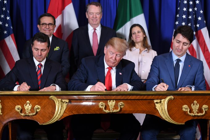 El acuerdo comercio T-MEC que sustituye al TLC norteamericano fue firmado en noviembre del 2018 por las autoridades de los tres países. (Foto Prensa Libre: AFP)