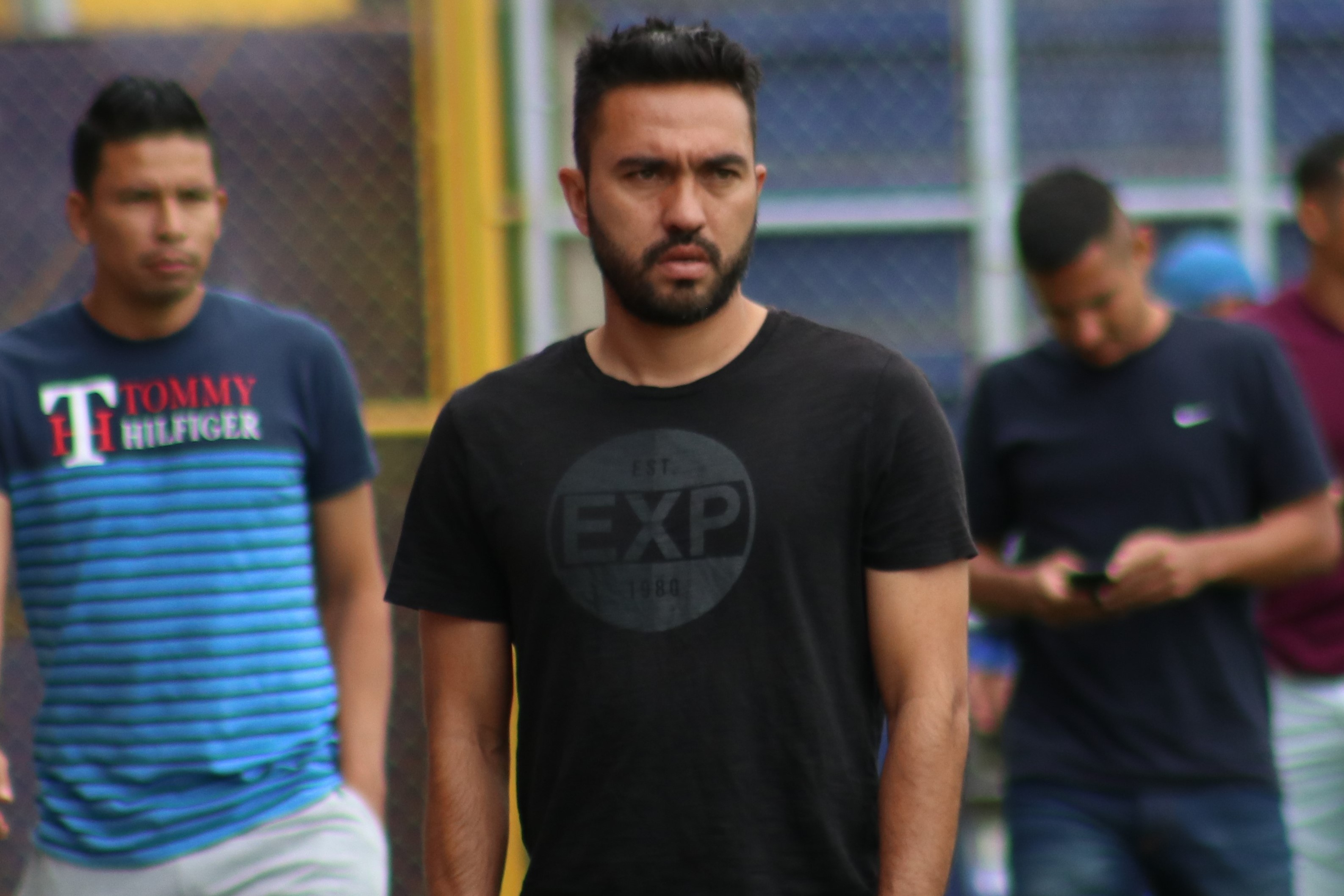 El futbolista tenía contrato pero llegó a un acuerdo para rescindirlo. El mexicano anotó 25 goles en tres torneos. (Foto Prensa Libre: Raúl Juárez) 