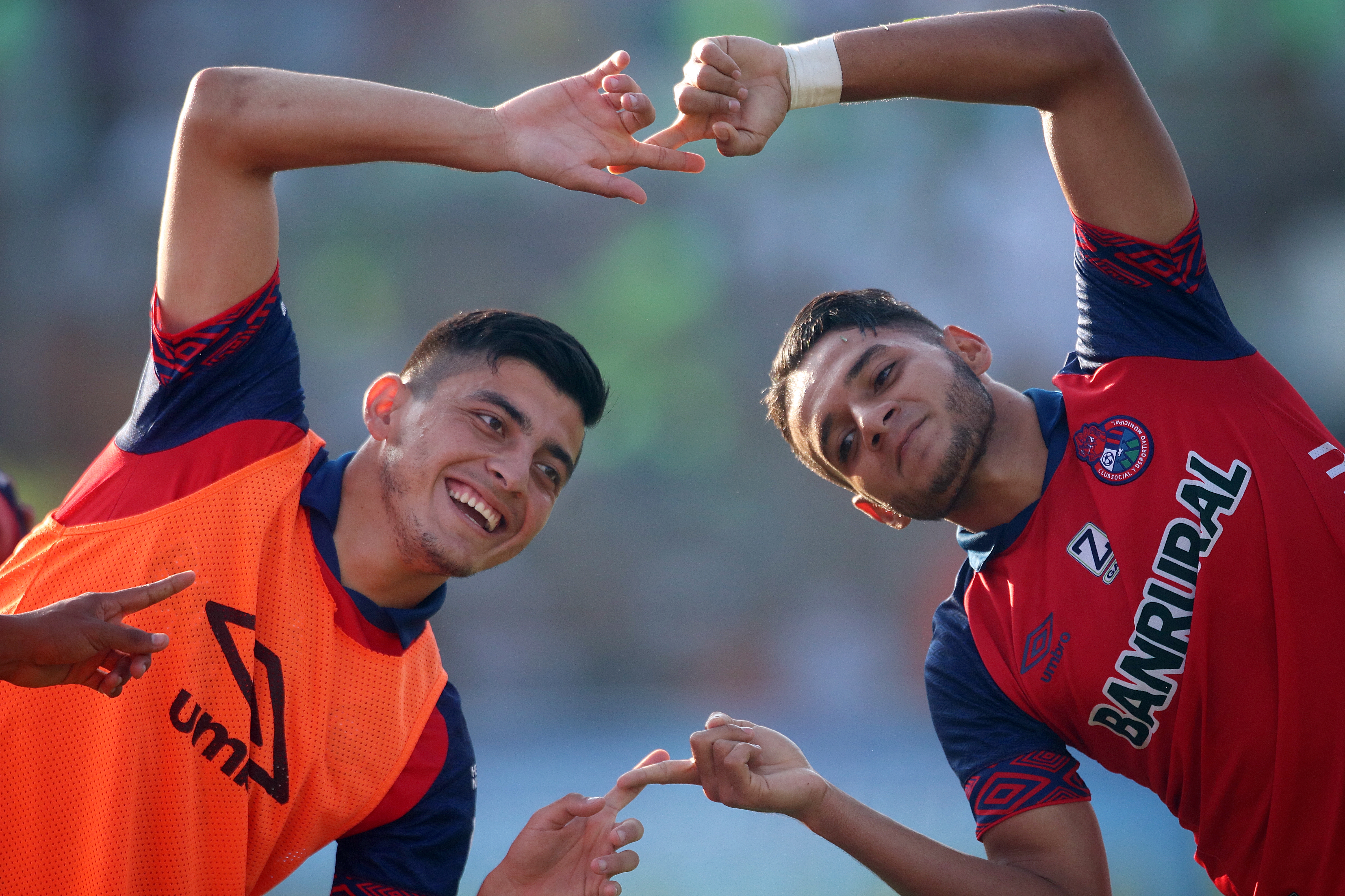  Rudy Barrientos (Derecha) disfruta del futbol y extraña regresar a la cancha. (Foto Prensa Libre: Hemeroteca PL)