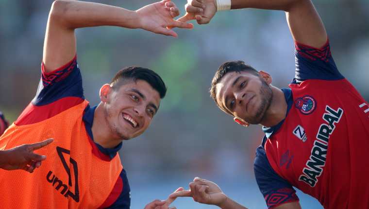  Rudy Barrientos (Derecha) disfruta del futbol y extraña regresar a la cancha. (Foto Prensa Libre: Hemeroteca PL)